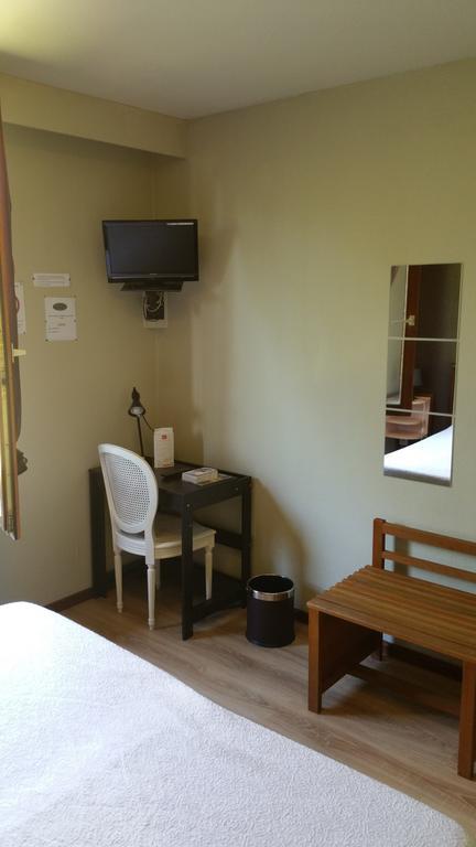Le Magiot Hotel Montliot-et-Courcelles Room photo